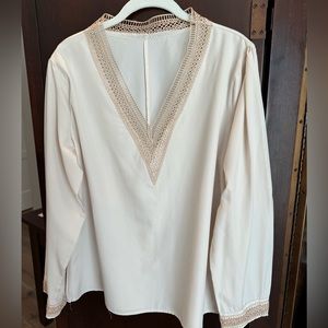 Cream colored crochet detail sz L long sleeve top.